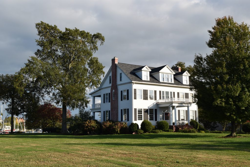 Waterfront cottage at the Hamptons