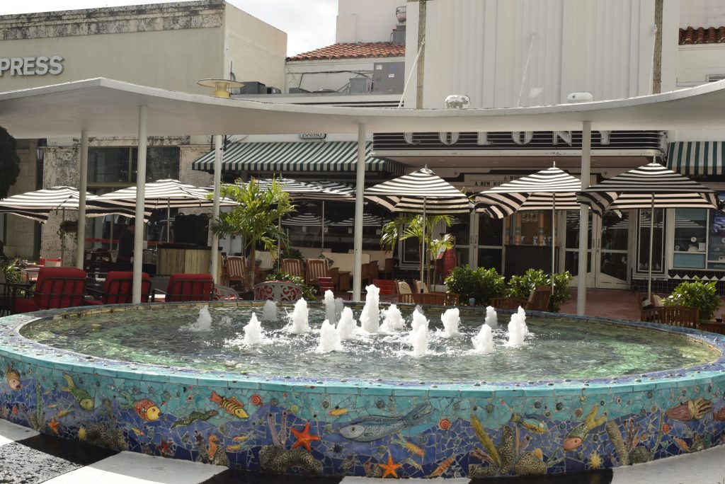 Water feature and restaurant at the mall